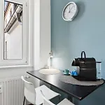 Zentral Gelegenes 2br Cityapartment In *