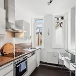 Zentral Gelegenes 2br Cityapartment In *