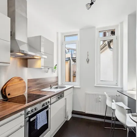 Zentral Gelegenes 2br Cityapartment In *