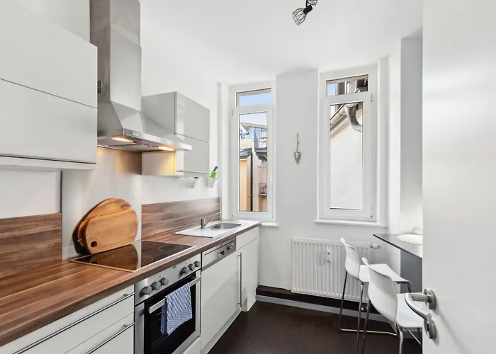 Zentral Gelegenes 2br Cityapartment In *